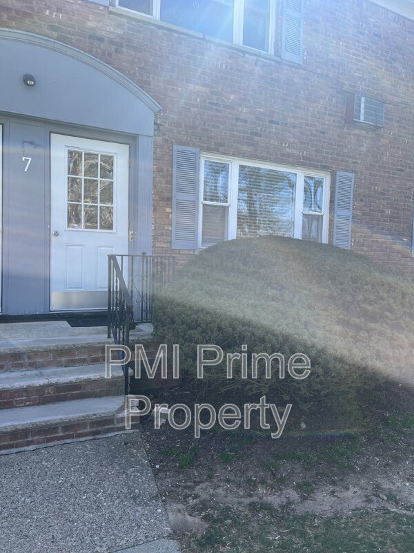 Primary Photo - 7 Wedgewood Dr