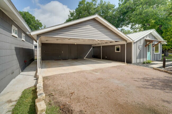 Building Photo - 2288 Gruene Rd