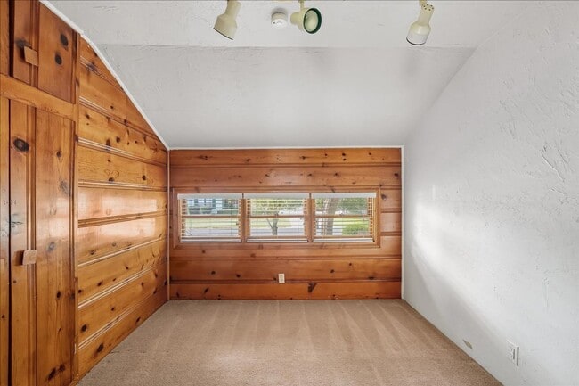 Building Photo - 2804 Avalon Dr