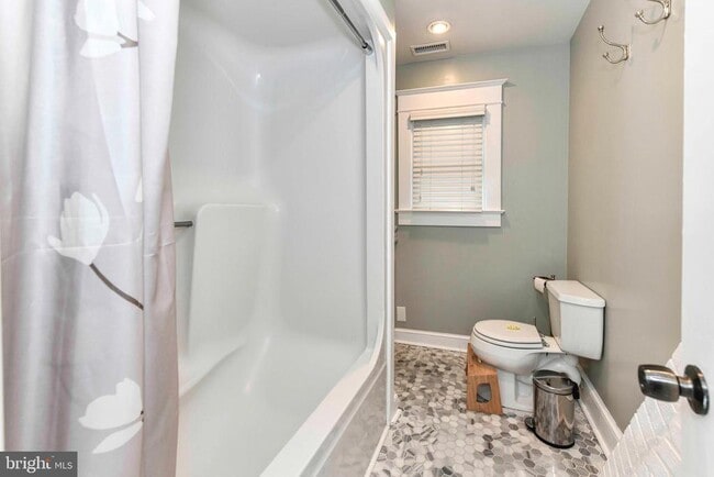 Building Photo - 209 W Myrtle St