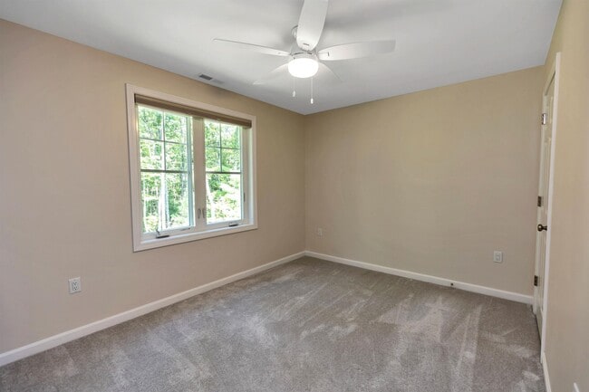 Building Photo - 240 Knollwood Way