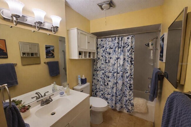 Building Photo - 1391 Mission Hills Blvd