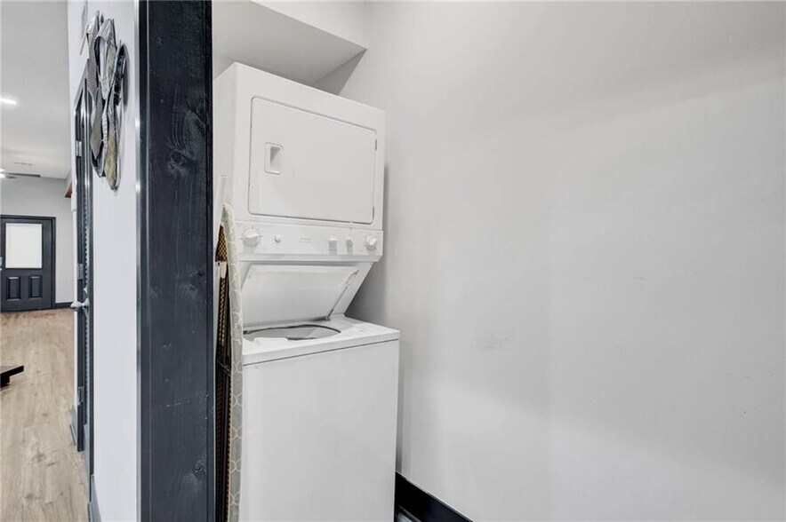 Building Photo - 494 Rockwell St SW