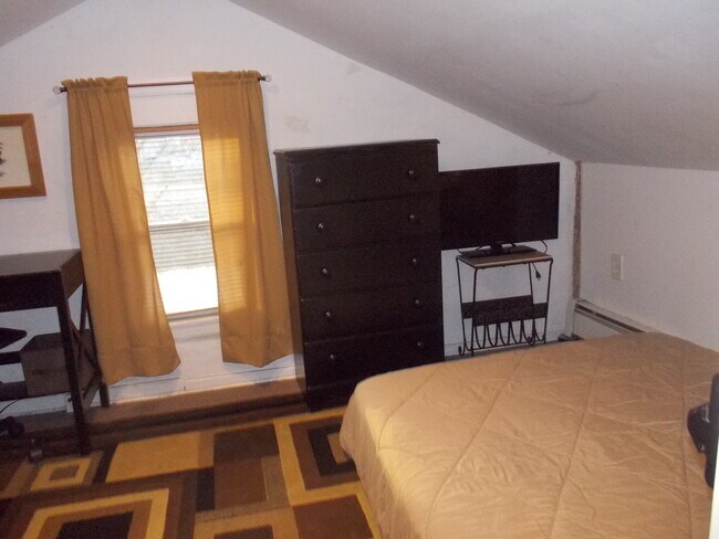 Building Photo - 256 Derby Ave