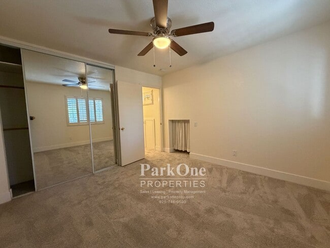 Building Photo - Two Bedroom Town House Walking Distance to Downtown Lafayette