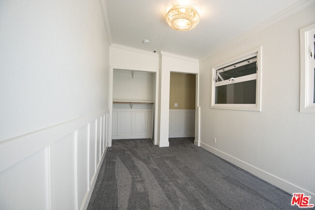 Building Photo - 13801 Oxnard St