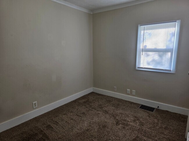 Building Photo - 2-Bedroom, 1-Bathroom Home with Basement – $1,100/Month | Accepting Section 8
