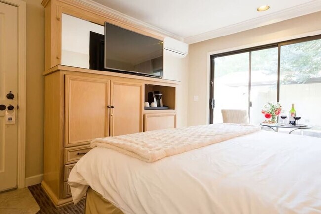 Building Photo - 662 Cottage Dr