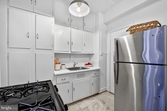 Building Photo - 2707 Adams Mill Rd NW