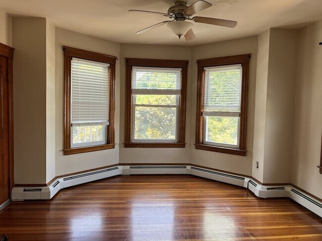 Building Photo - 179-181 Grove Street Unit 3