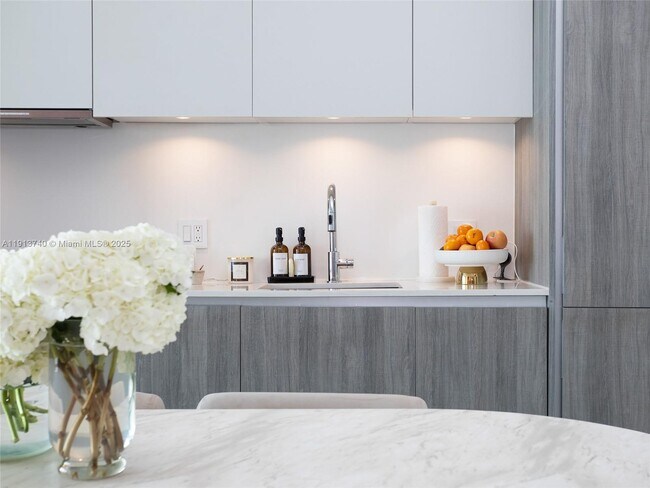 Building Photo - 2900 NE 7th Ave