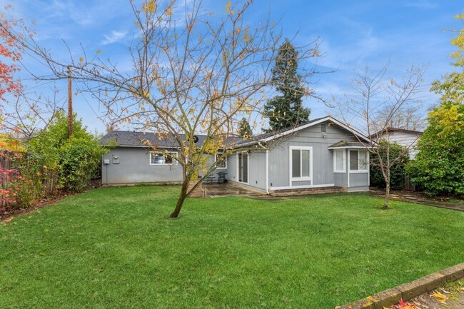 Building Photo - Gorgeous Home in Carmichael!