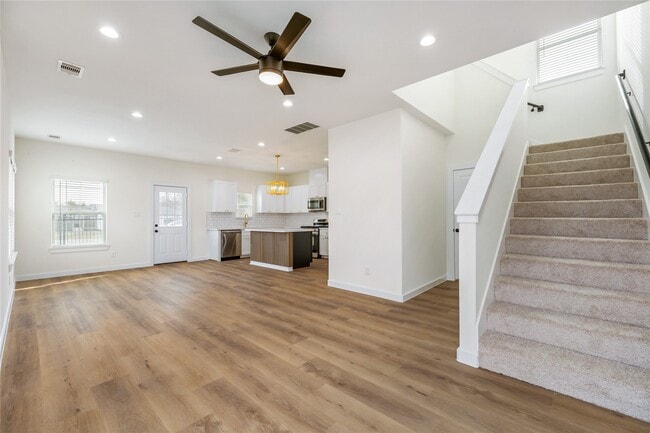 Building Photo - 6417 Eastland St