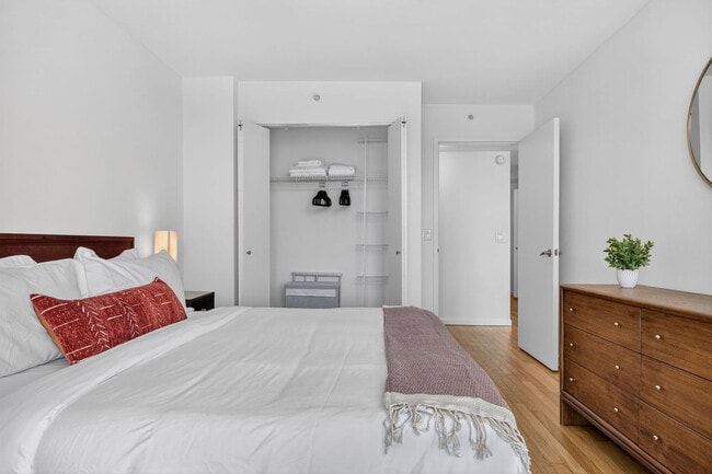 Building Photo - 33 Park View Ave