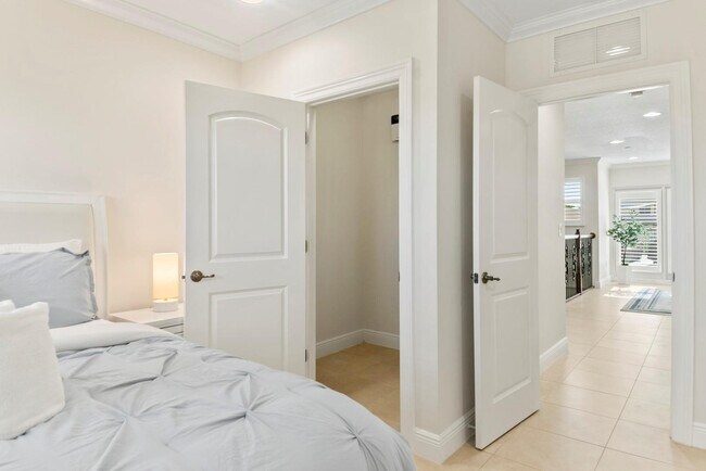 Building Photo - 1849 NE 26th Ave