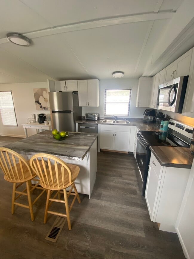 Primary Photo - 430 Ranch Rd