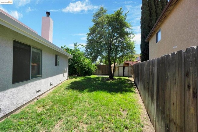 Building Photo - GREAT CUL DE SAC LOCATION IN PRIME TRACY N...