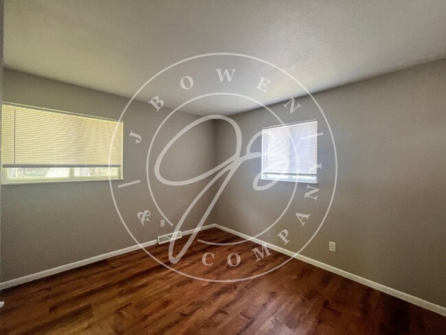 Building Photo - "Charming 4-Bed Home with Finished Basemen...