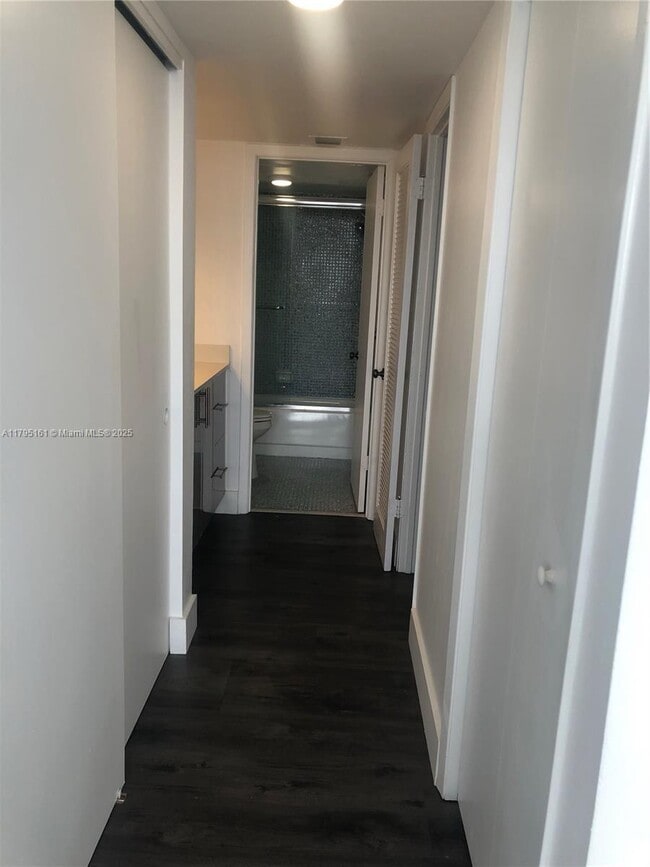 Building Photo - 18081 Biscayne Blvd