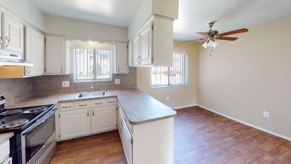 Kitchen & Dining - Rivercrest Apartments