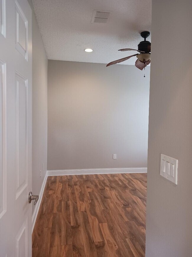 Building Photo - 2012 Fern Ridge Ct