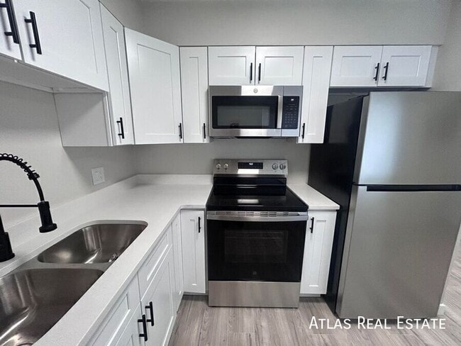 Building Photo - 551 S Fairfax St