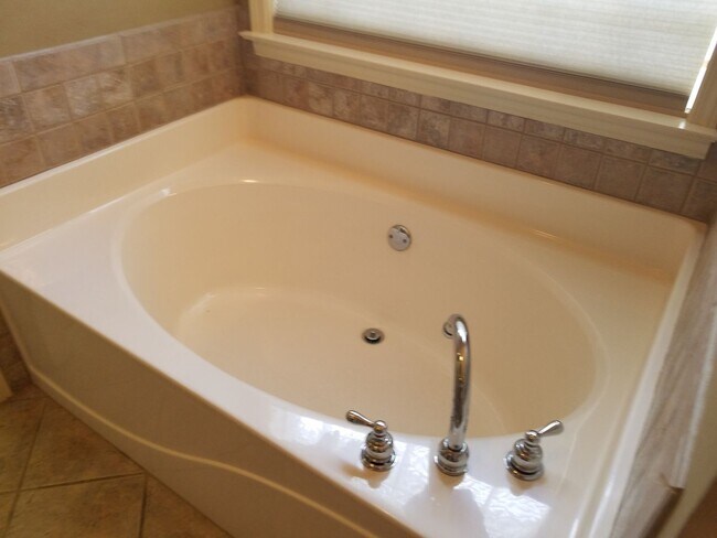 Building Photo - 4707 Mitford Cir