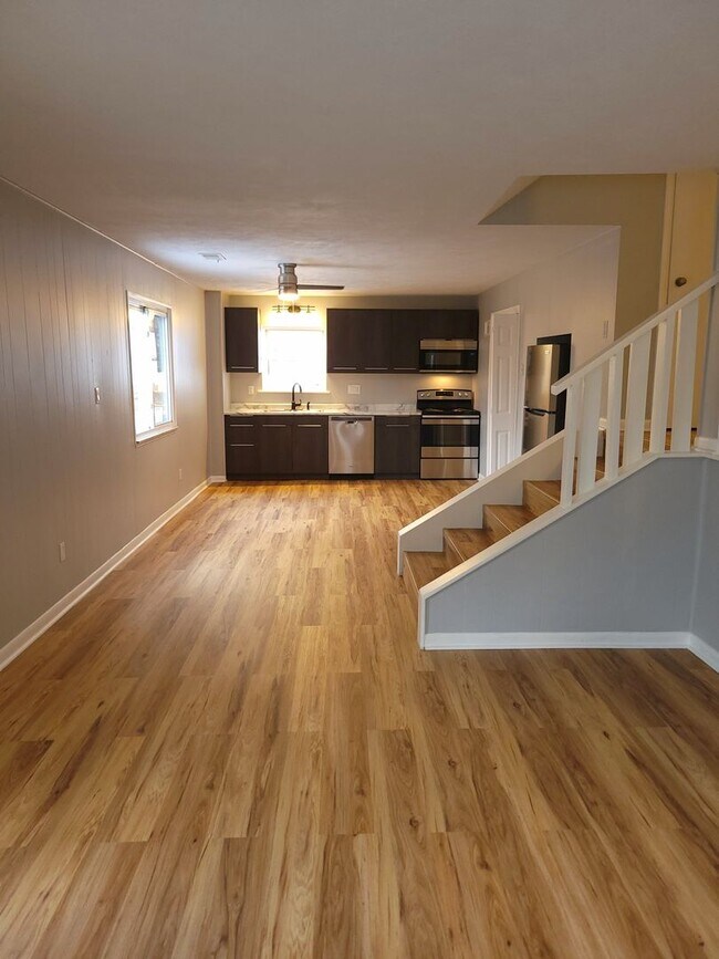 Building Photo - 357 Gilmore St