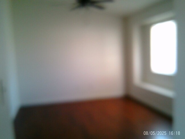 Building Photo - NOR CUTIE !!! SPECIAL $2625.00 MOVES YOU I...