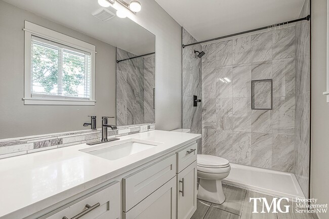 Building Photo - Stylish One-Level Living in East Vancouver!