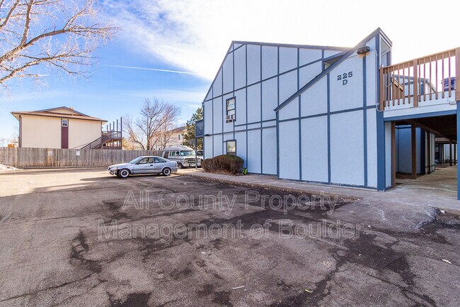 Building Photo - 225 E 8th Ave