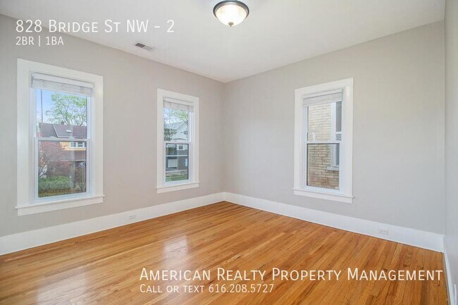 Building Photo - 828 Bridge St NW