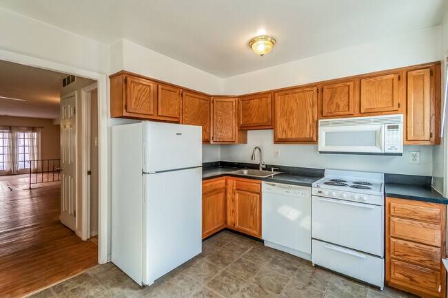 Building Photo - 1839 Biltmore St NW