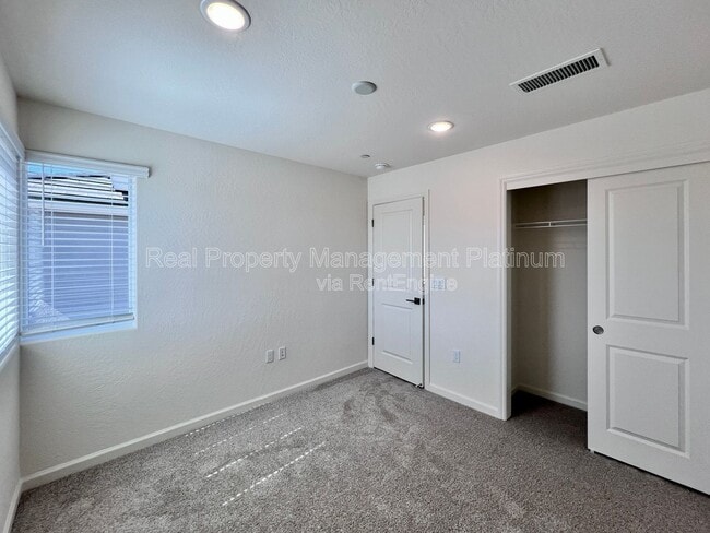 Building Photo - 2065 N Wagon Ln