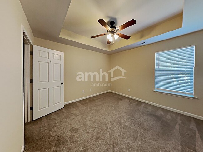 Building Photo - 2009 Slayton Dr