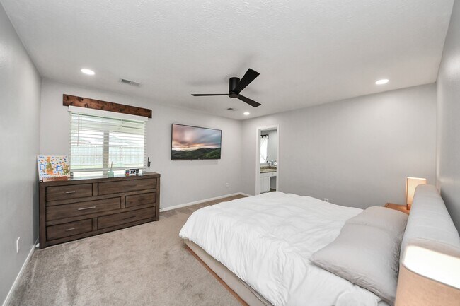 Building Photo - 20923 Moor Lily Ct