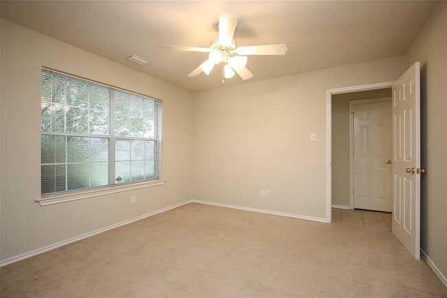 Building Photo - 14 Delphinium Pl