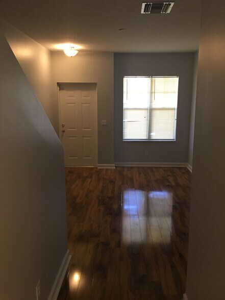 Building Photo - 2543 Creekside Dr