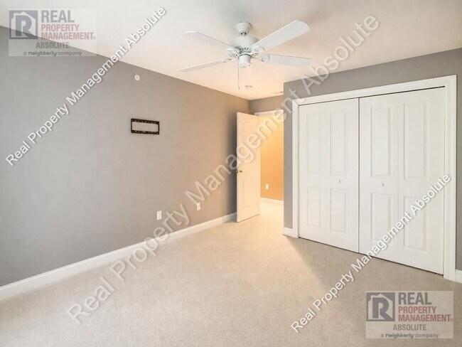 Building Photo - Prime Hudson Location: 3-Bed Townhouse Beside Benson’s Park