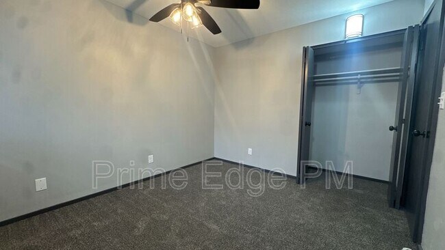 Building Photo - 1701 Ridgehaven Ct
