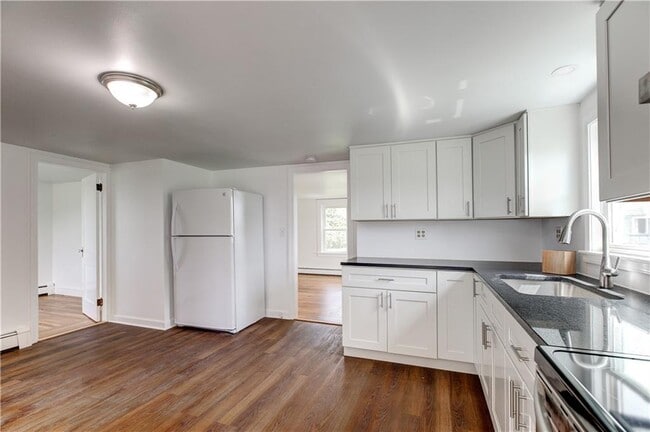 Building Photo - 44 Paquins Ln