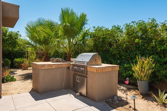 Building Photo - 1615 Savvy Ct