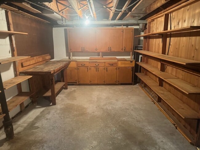 Building Photo - Amazing Home Next to Interlachen Golf Cour...