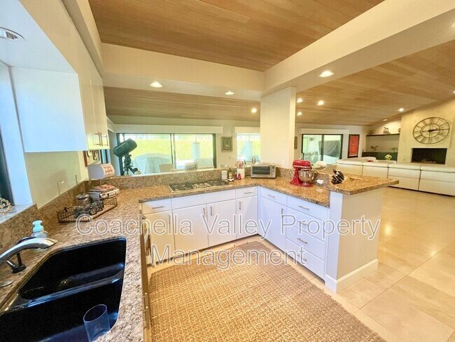 Building Photo - 48550 Valley View Dr