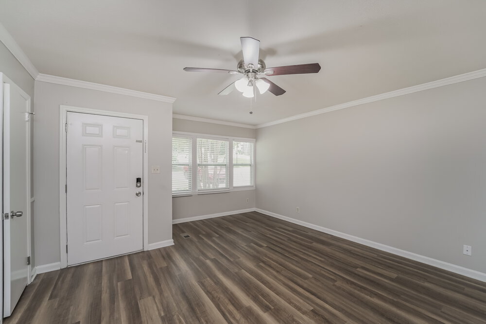 Building Photo - 2413 Dora Dr