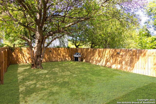 Building Photo - 11111 Belair Dr