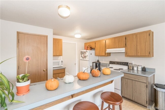 Kitchen - 5031 Sunnyside Blvd