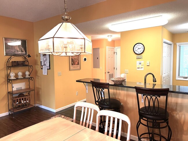 Building Photo - Furnished 2 Bedroom, 2 Bath, 2nd Floor Con...