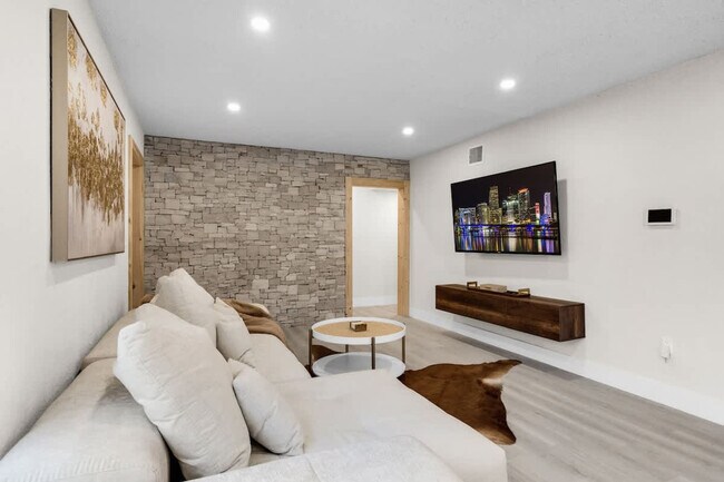 Building Photo - 6450 Perry St