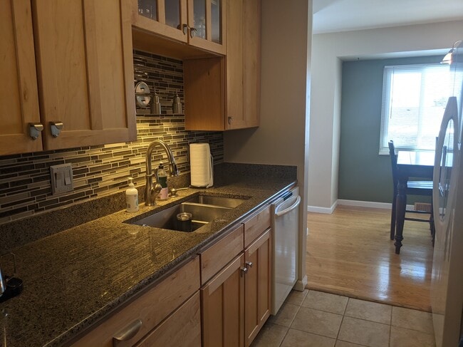 Building Photo - 2089 S Deframe St